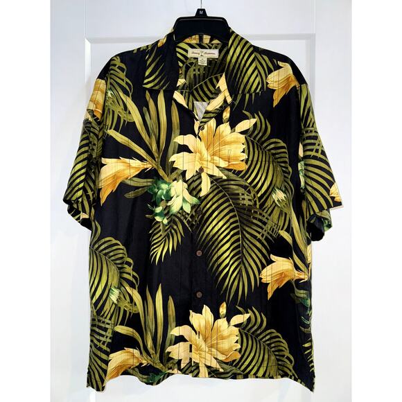 Tommy Bahama Men's Medium 100% Silk Hawaiian Shirt Floral Pattern - Picture 1 of 8